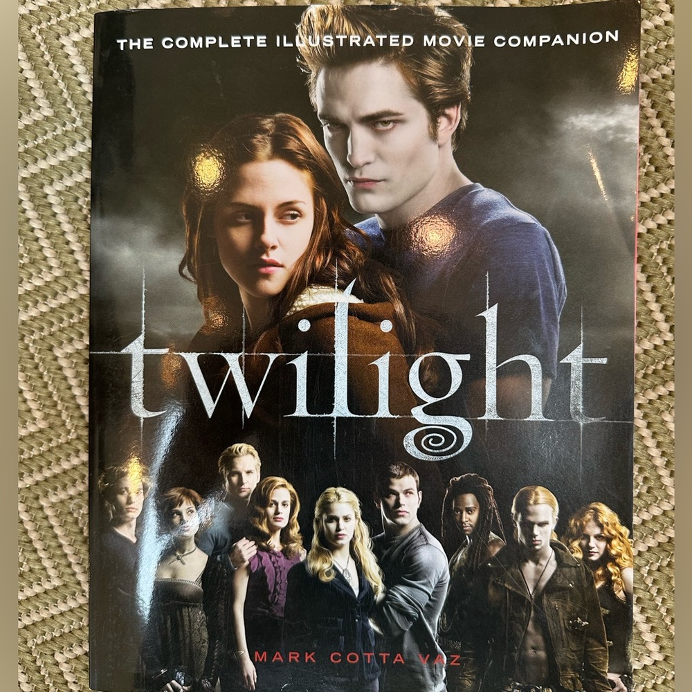 Twilight EUC Complete Illustrated Movie Companion Paperback book 2008